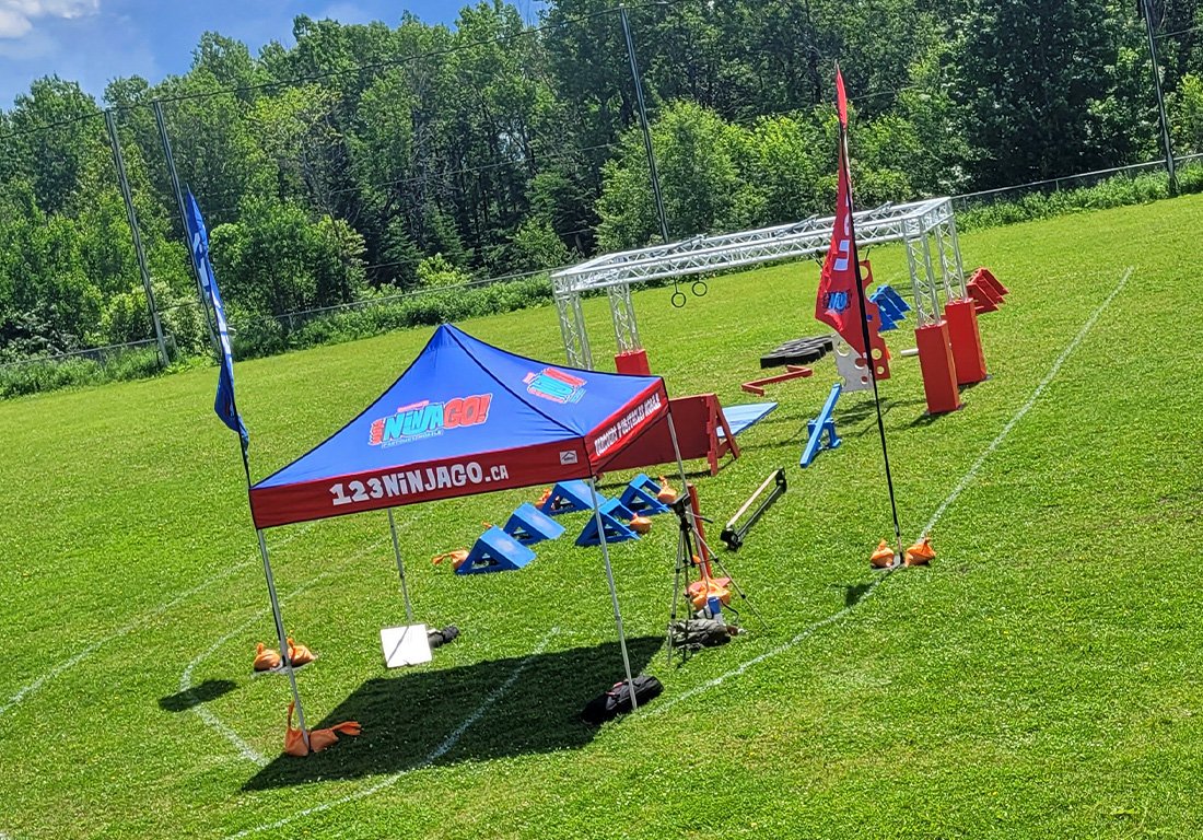 Parcours "Ninja Warrior" dans une cour de récréation | 123 Ninja Go | Parcours d'obstacles mobiles | Écoles • Camps • Festivals | Kompra Bootcamp