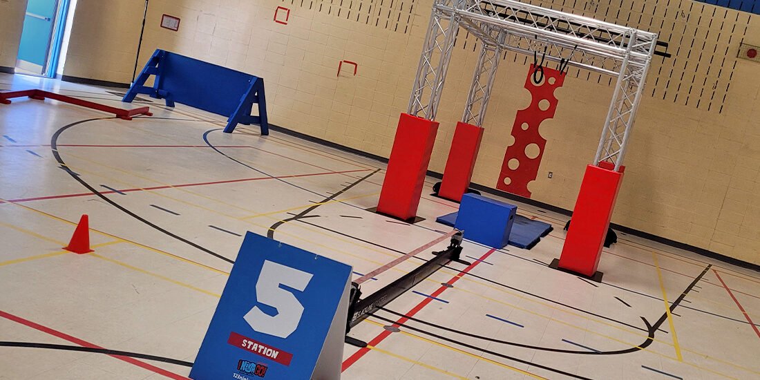 Ninja Warrior" course in a gymnasium | 123 Ninja Go | Mobile obstacle courses | Schools - Camps - Festivals | Kompra Bootcamp
