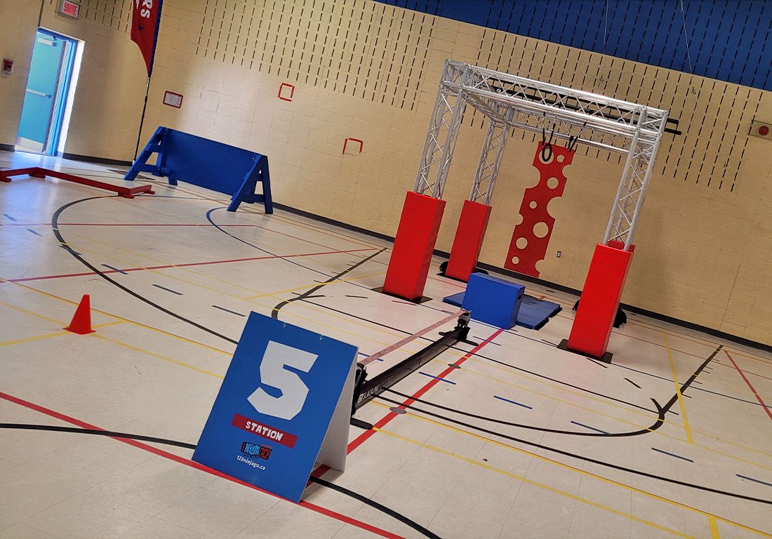 Ninja Warrior" course in a gymnasium | 123 Ninja Go | Mobile obstacle courses | Schools - Camps - Festivals | Kompra Bootcamp
