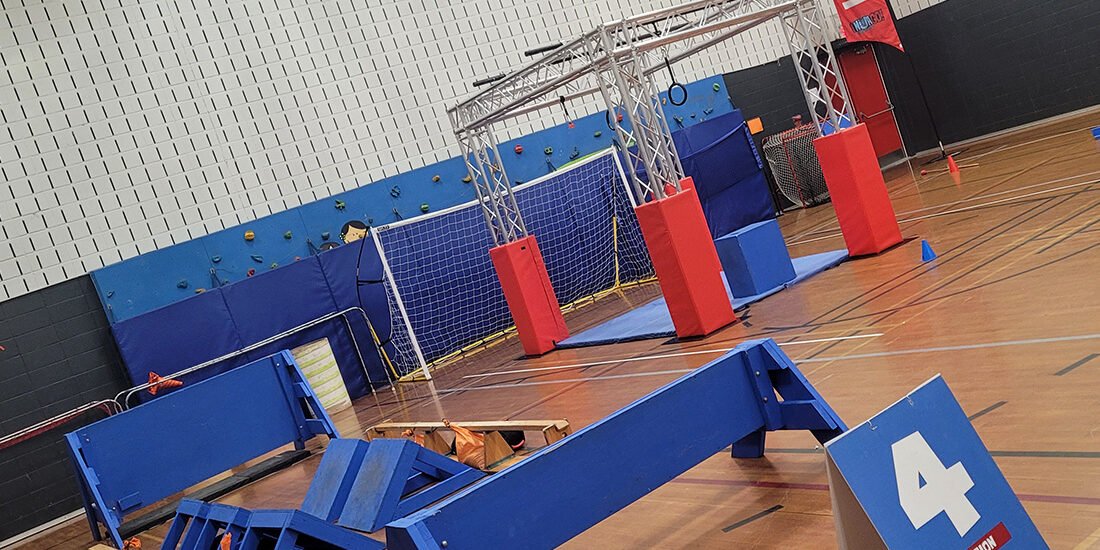 Ninja Warrior" course in a gymnasium | 123 Ninja Go | Mobile obstacle courses | Schools - Camps - Festivals | Kompra Bootcamp