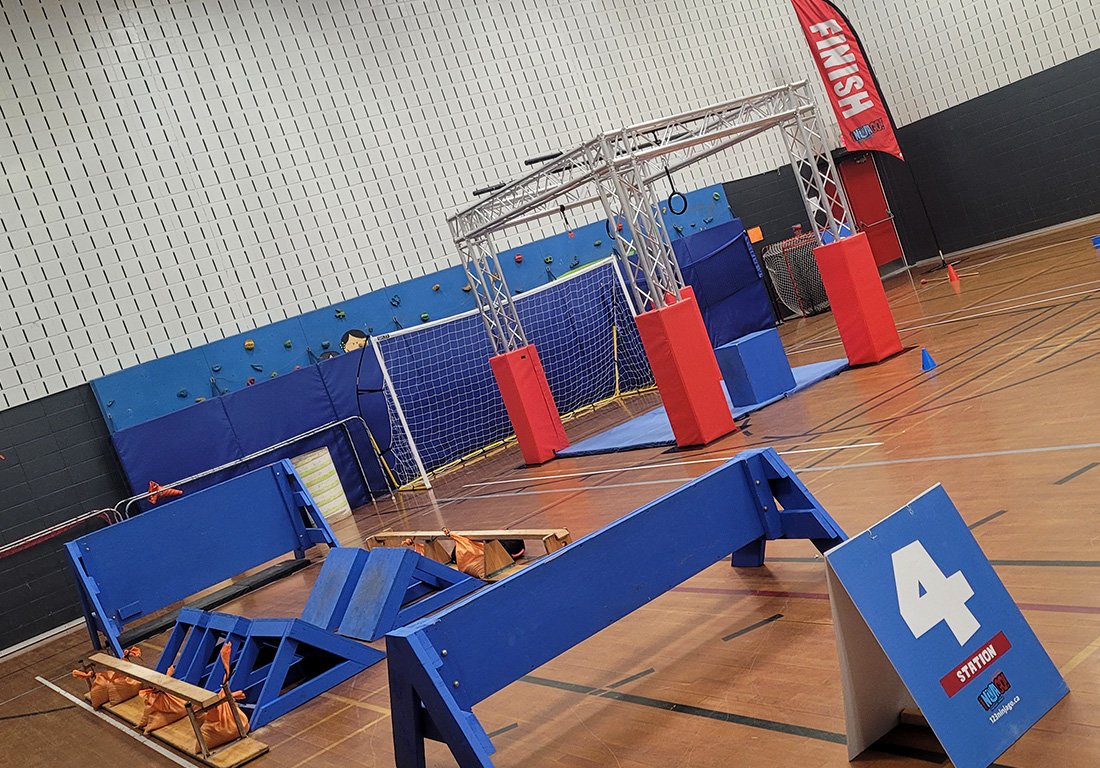 Ninja Warrior" course in a gymnasium | 123 Ninja Go | Mobile obstacle courses | Schools - Camps - Festivals | Kompra Bootcamp
